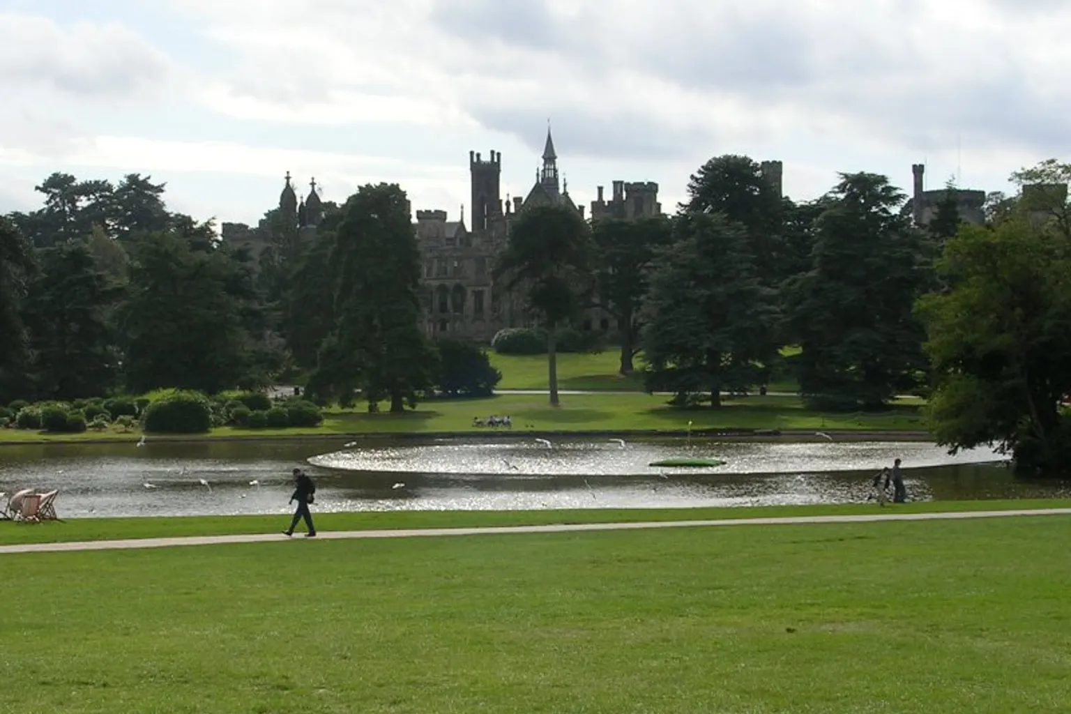 Alton Towers Resort Tickets: Welcher Weg passt zur Gruppe?