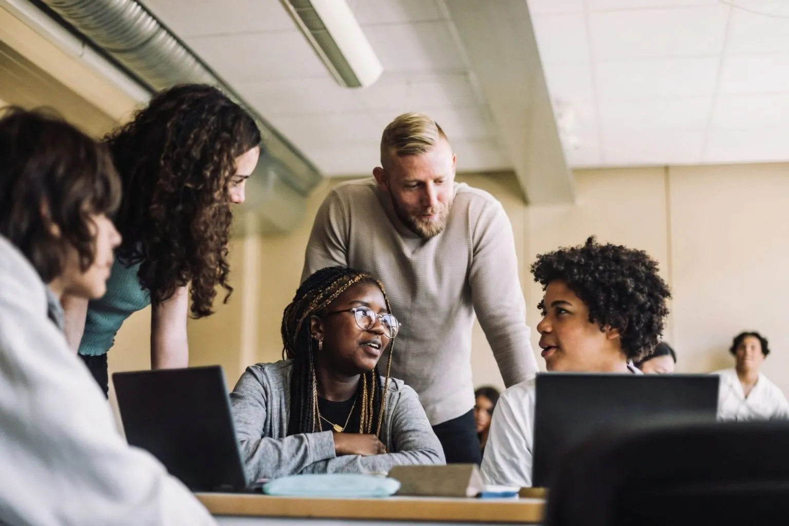 KI im Klassenzimmer: Microsofts Sicherheitsstandard und der Schools of India Summit 2026