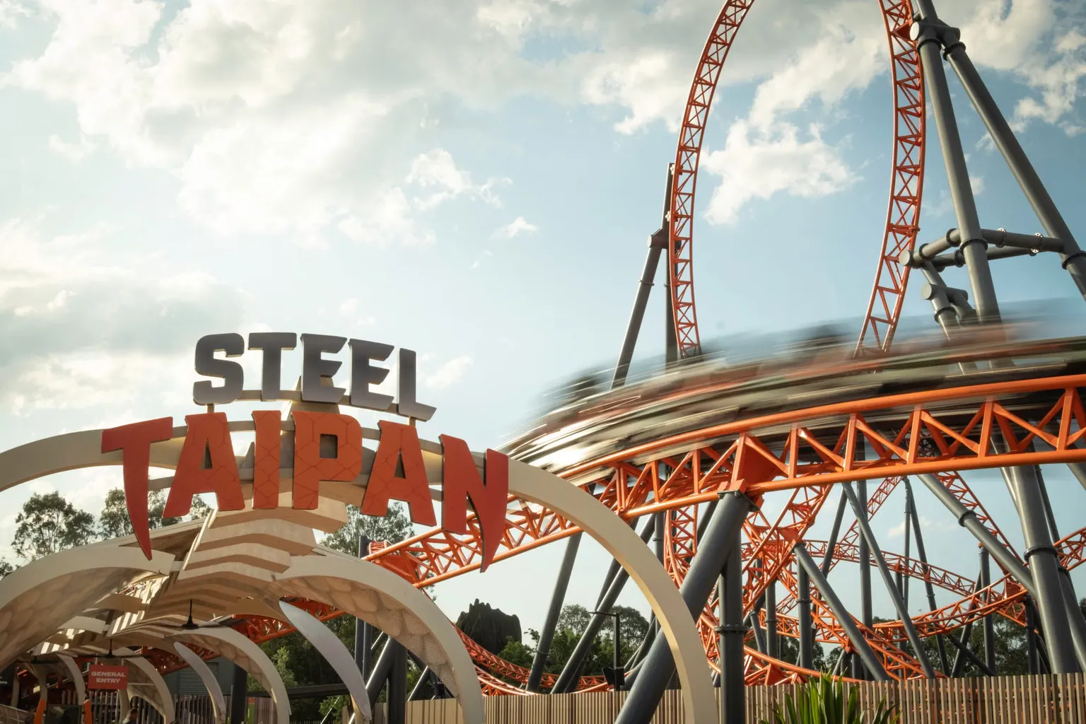 Six Flags Discovery Kingdom Eintritt: Fallen bei Exkursionen