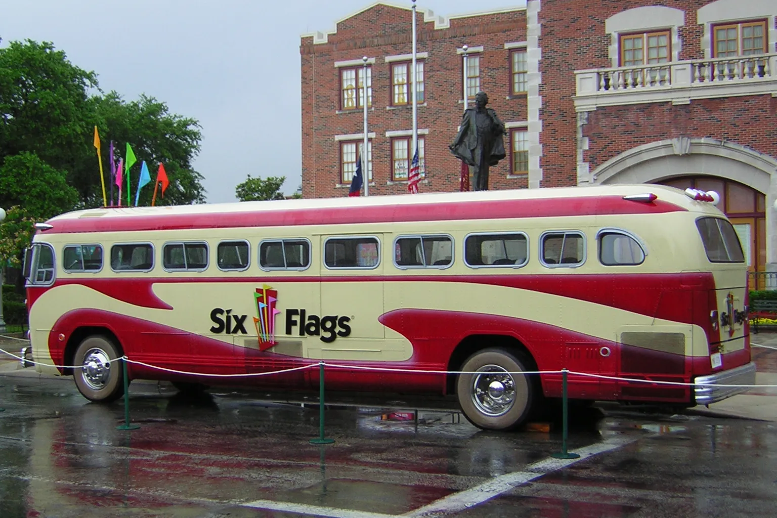 Tickets kaufen Six Flags Over Texas: Fallen für MINT-Gruppen